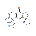 4’-Ethyl-3’,10’-dioxo-1’,3’,4’,7’,8’,10’-hexahydrospiro[[1,3]dioxolane-2,6’-pyrano[3,4-f]indolizin]-4’-yl Acetate